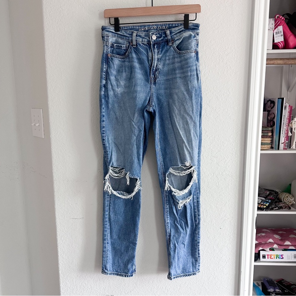American Eagle Destroyed Knee Hole Mom Jean Size 4